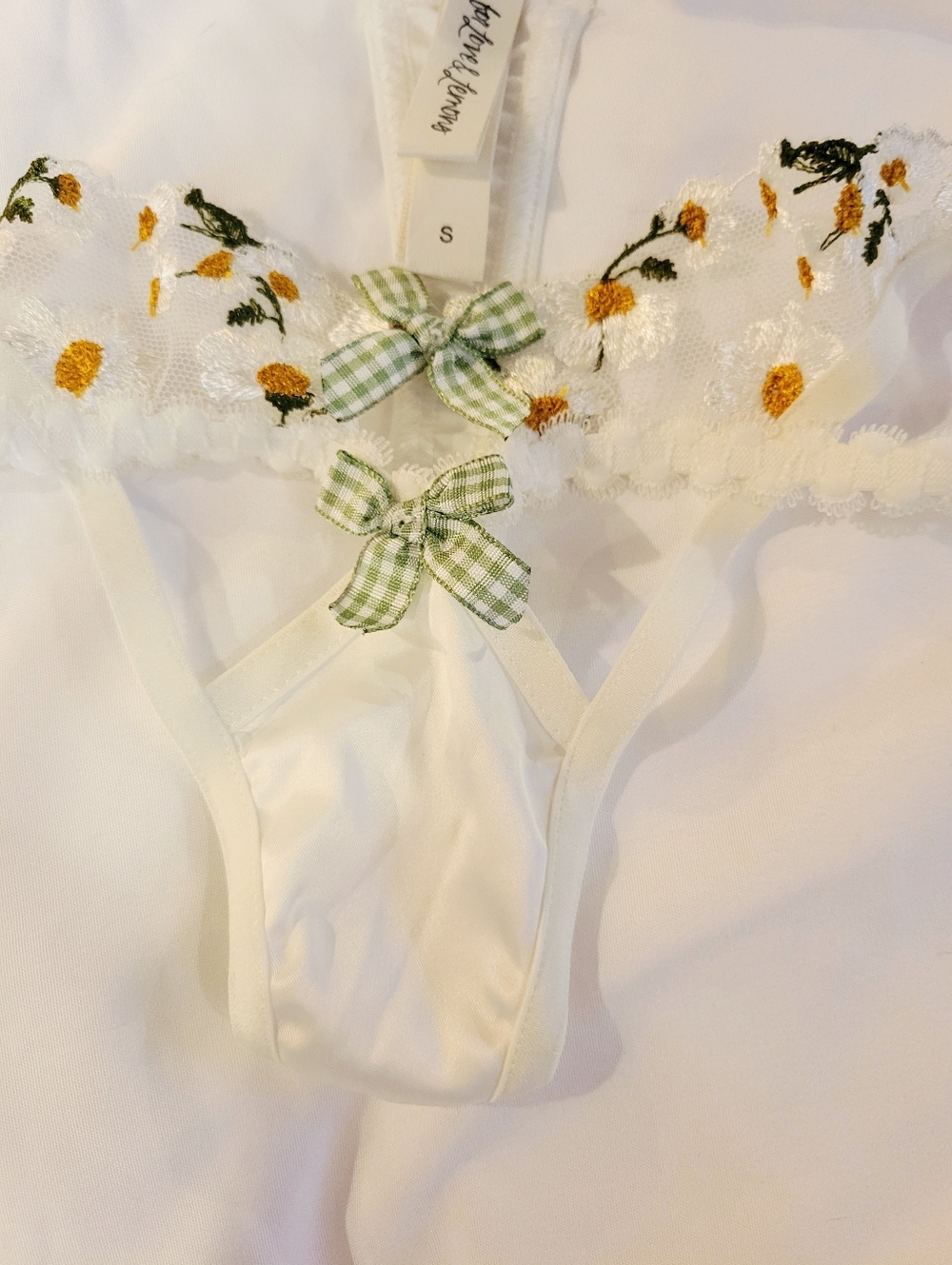 For Love & Lemons  Victoria Secret Lace Thong in White. Sz SMALL - Picture 5 of 8